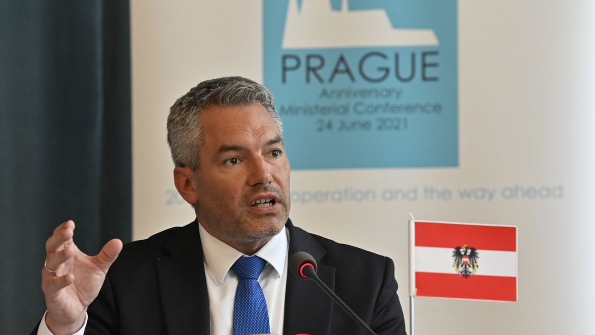Novým rakouským kancléřem bude ministr vnitra Karl Nehammer